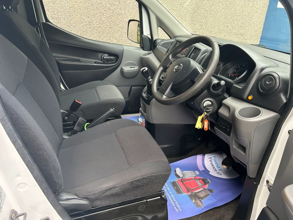 NISSAN NV200