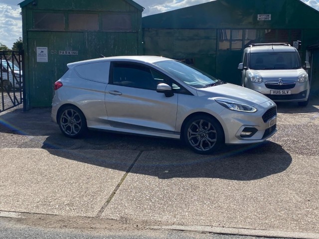 FORD FIESTA VAN 1.5 TDCi Sport