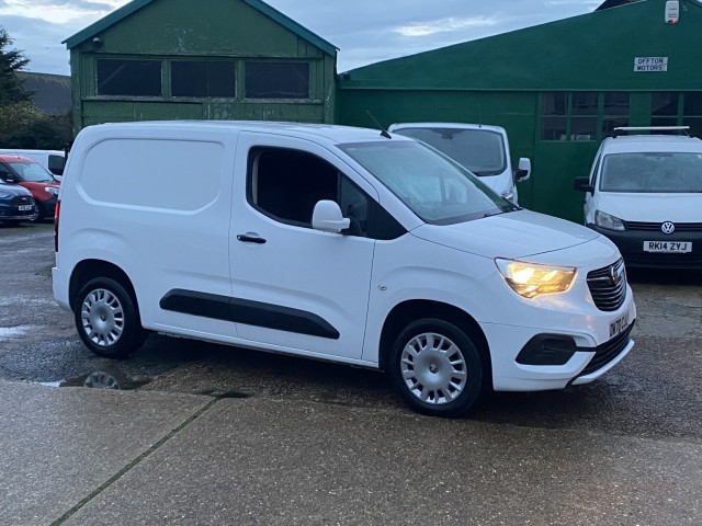 VAUXHALL COMBO 1.5 Turbo D 2300 Sportive