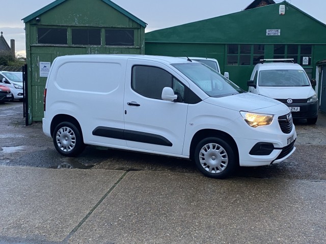 VAUXHALL COMBO 1.5 Turbo D 2300 Sportive