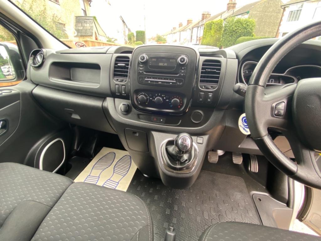VAUXHALL VIVARO