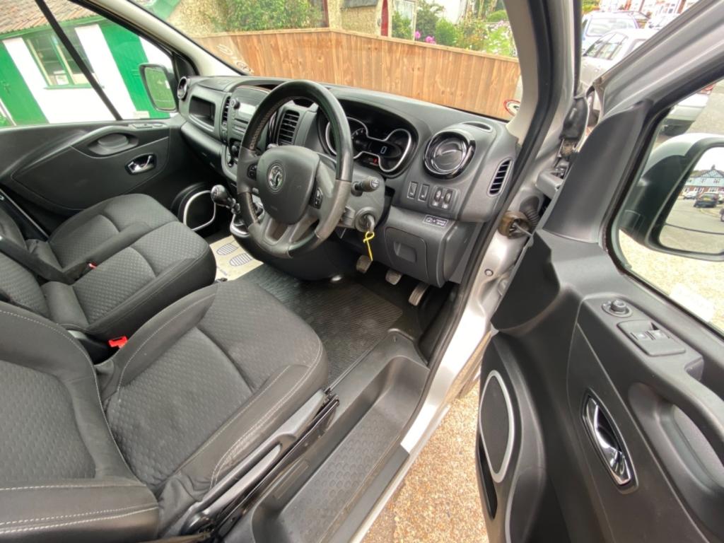 VAUXHALL VIVARO