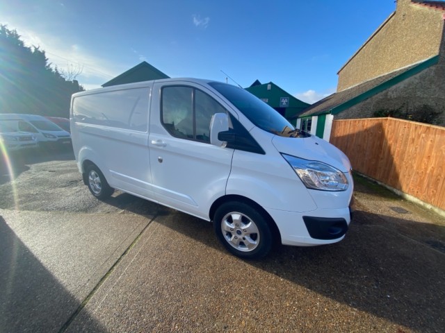 FORD TRANSIT CUSTOM 290 LIMITED L1 SWB LR PV