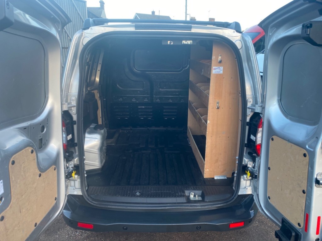 FORD TRANSIT COURIER