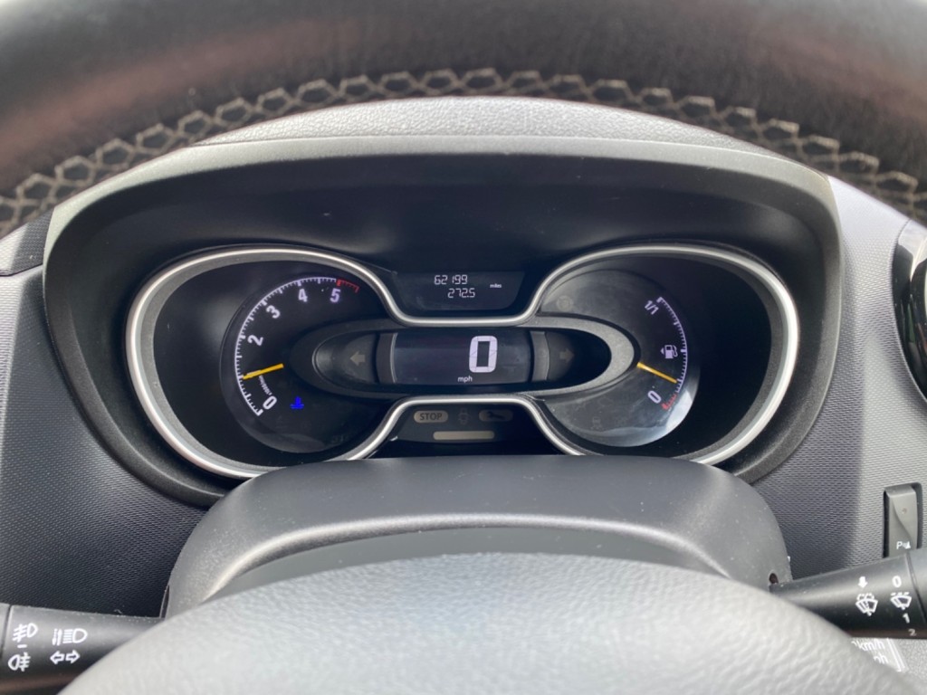 VAUXHALL VIVARO