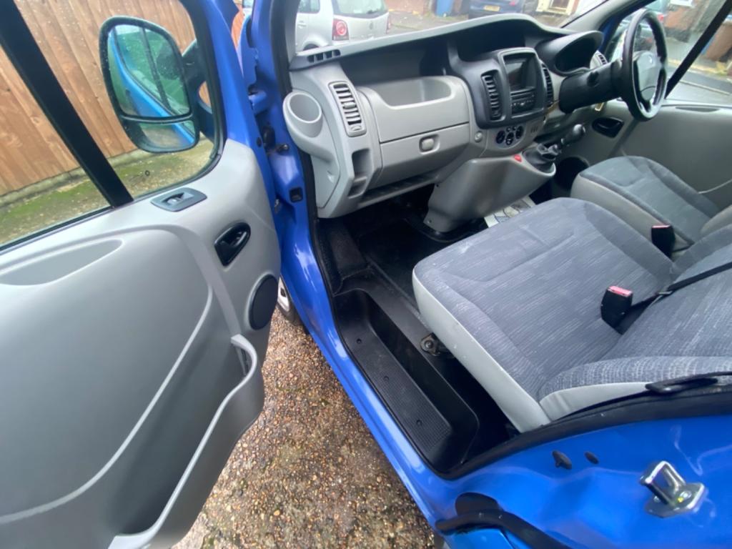 RENAULT TRAFIC