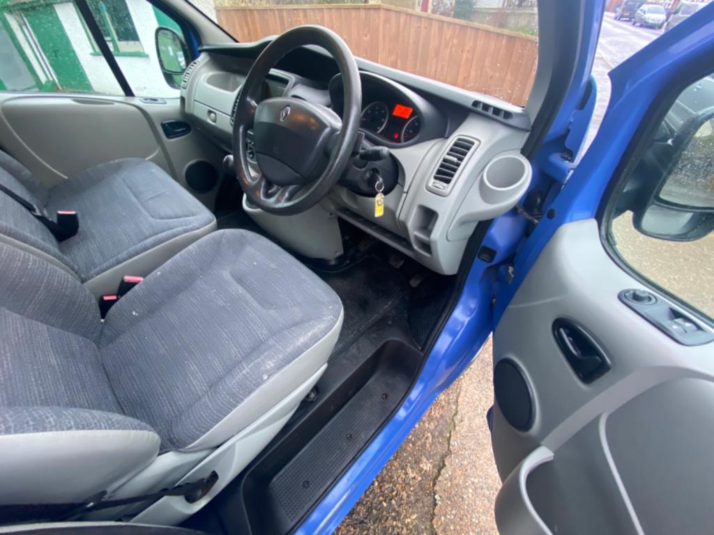 RENAULT TRAFIC