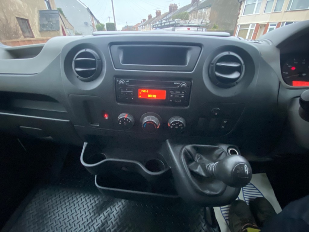 NISSAN NV400