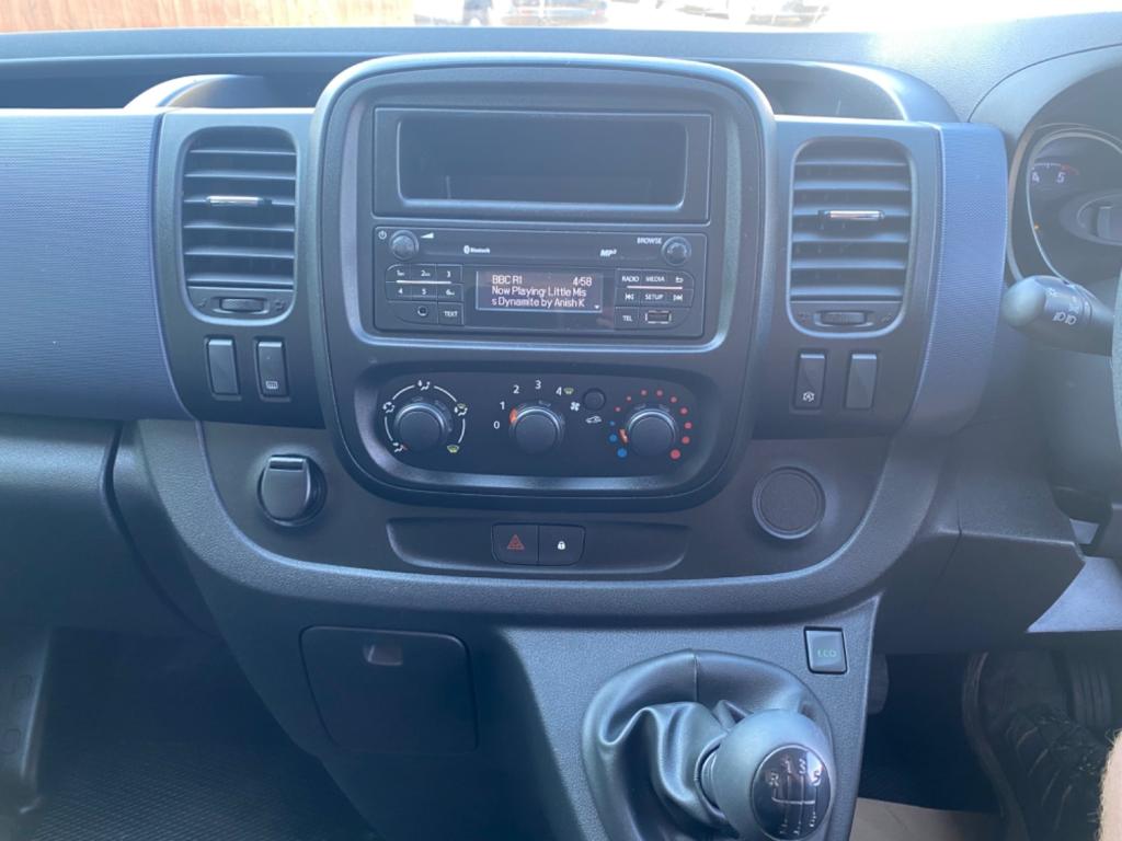VAUXHALL VIVARO