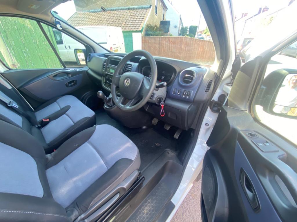 VAUXHALL VIVARO