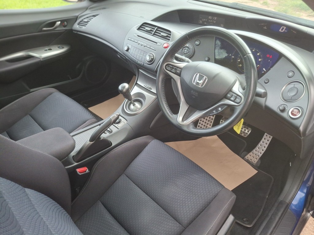 View HONDA CIVIC 1.8 i-VTEC ES
