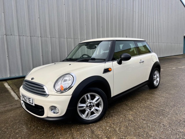 MINI HATCH