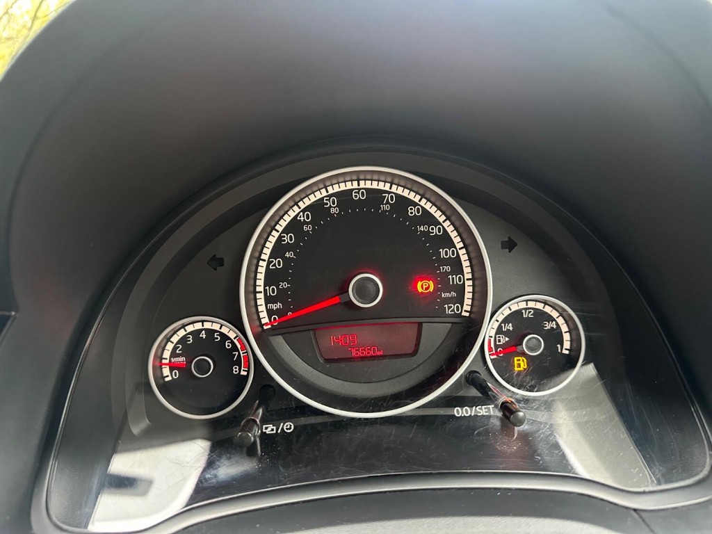VOLKSWAGEN UP