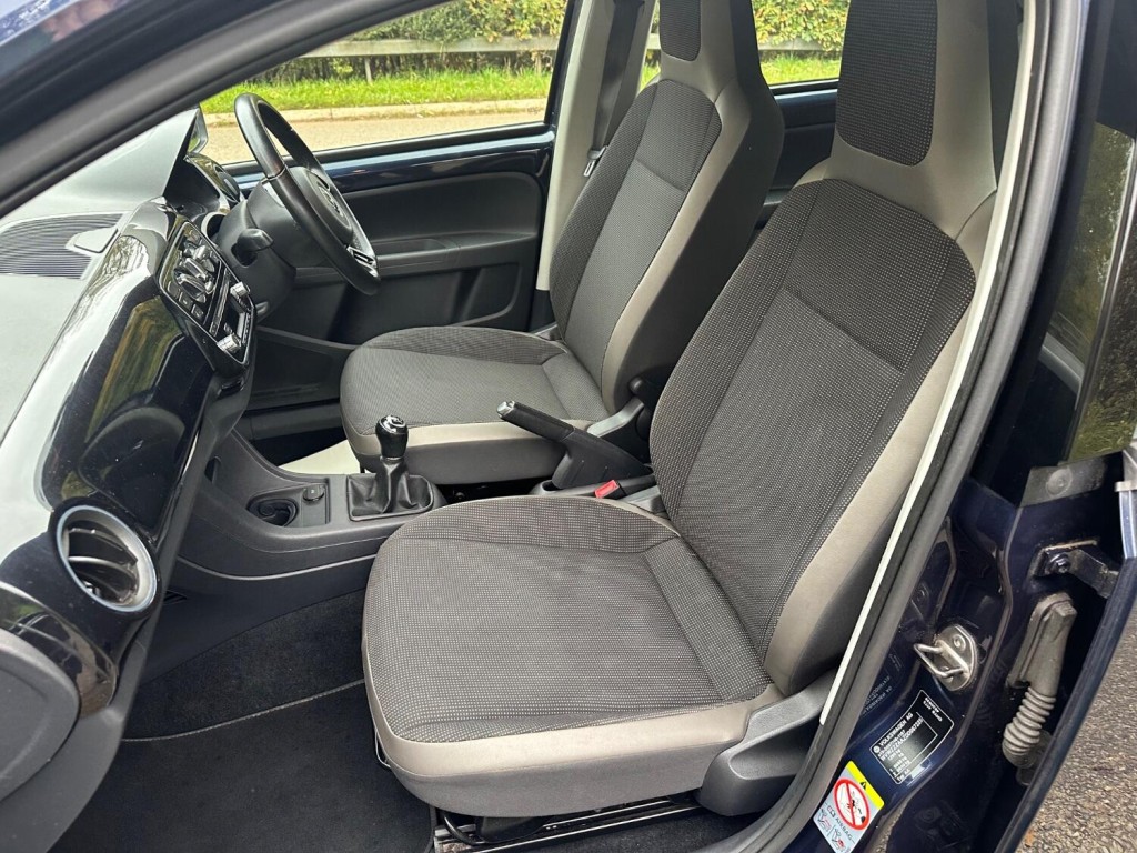 VOLKSWAGEN UP
