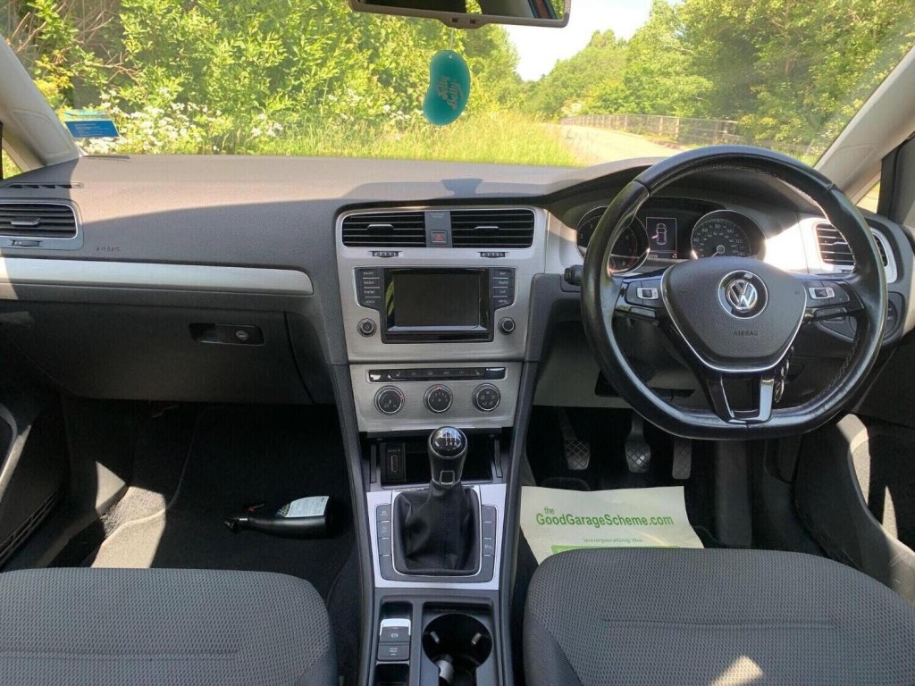 VOLKSWAGEN GOLF