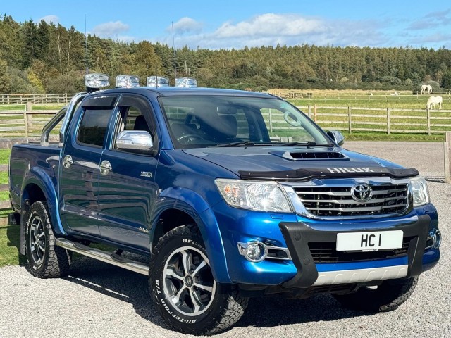 TOYOTA HILUX 3.0 D-4D Invincible X (2015)