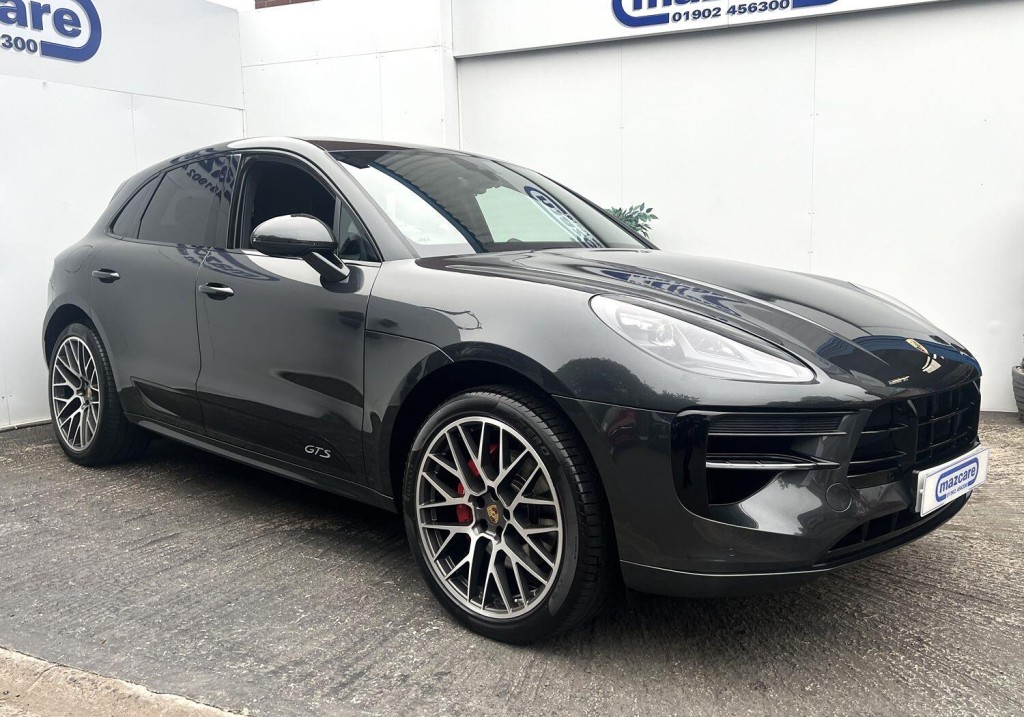 PORSCHE MACAN