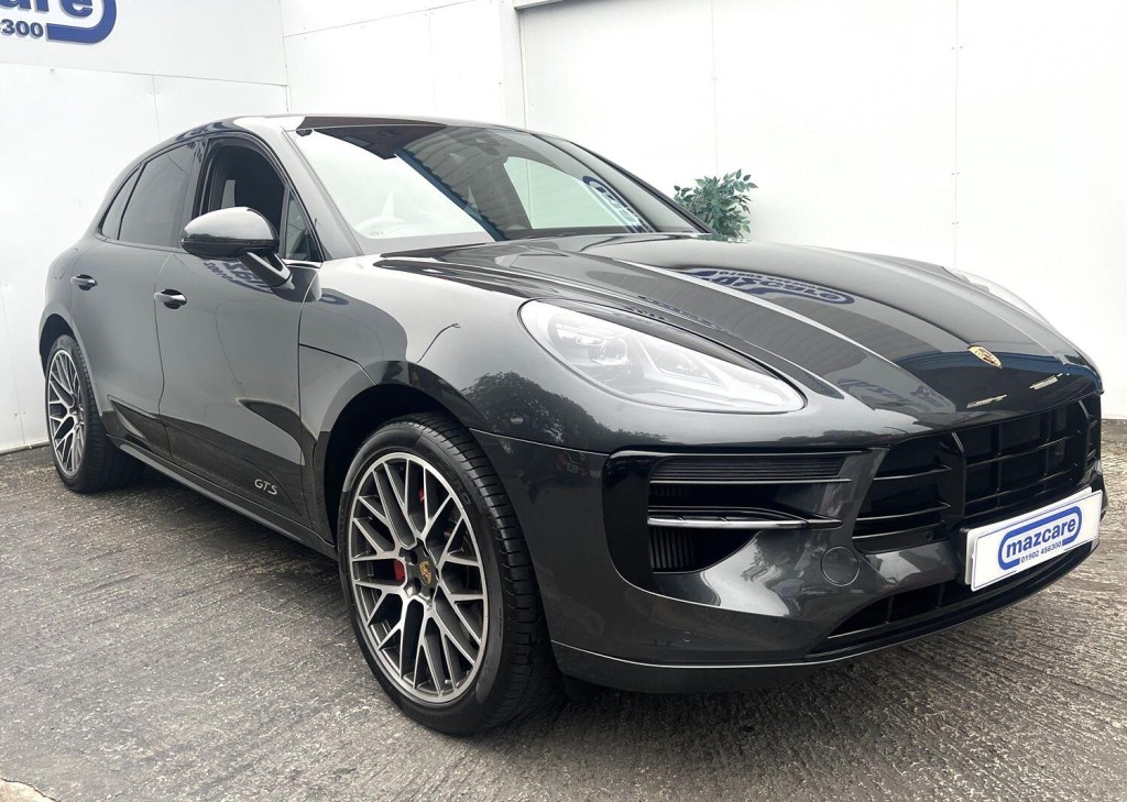 PORSCHE MACAN