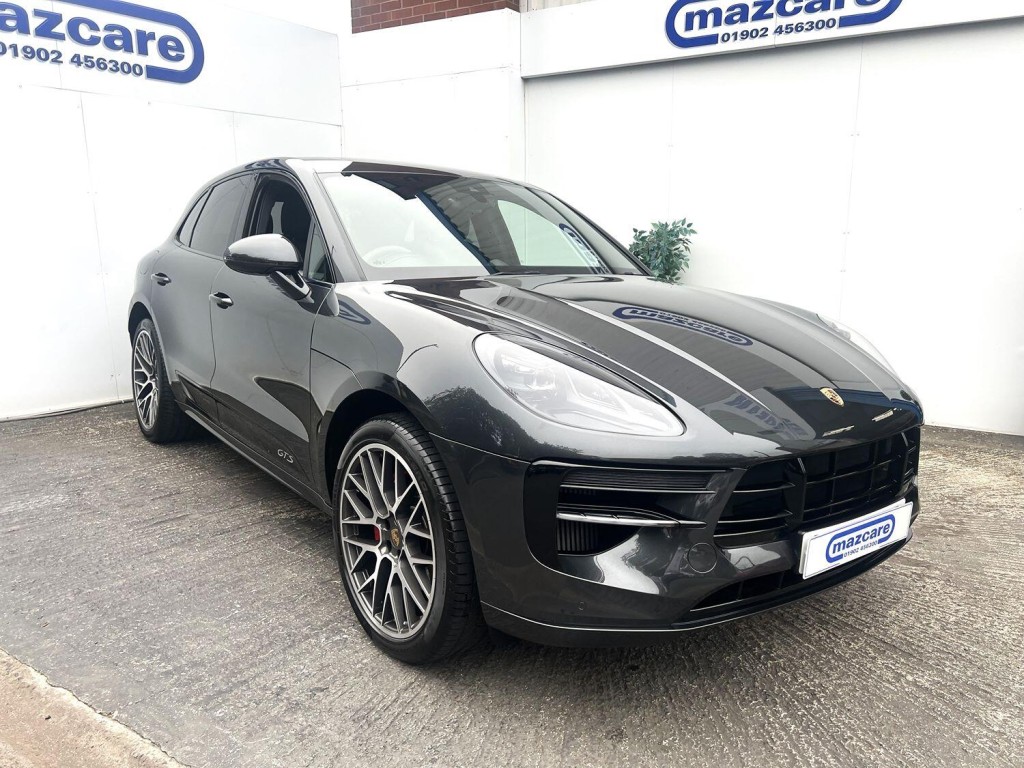 PORSCHE MACAN