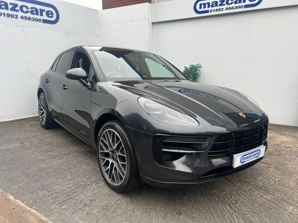 PORSCHE MACAN