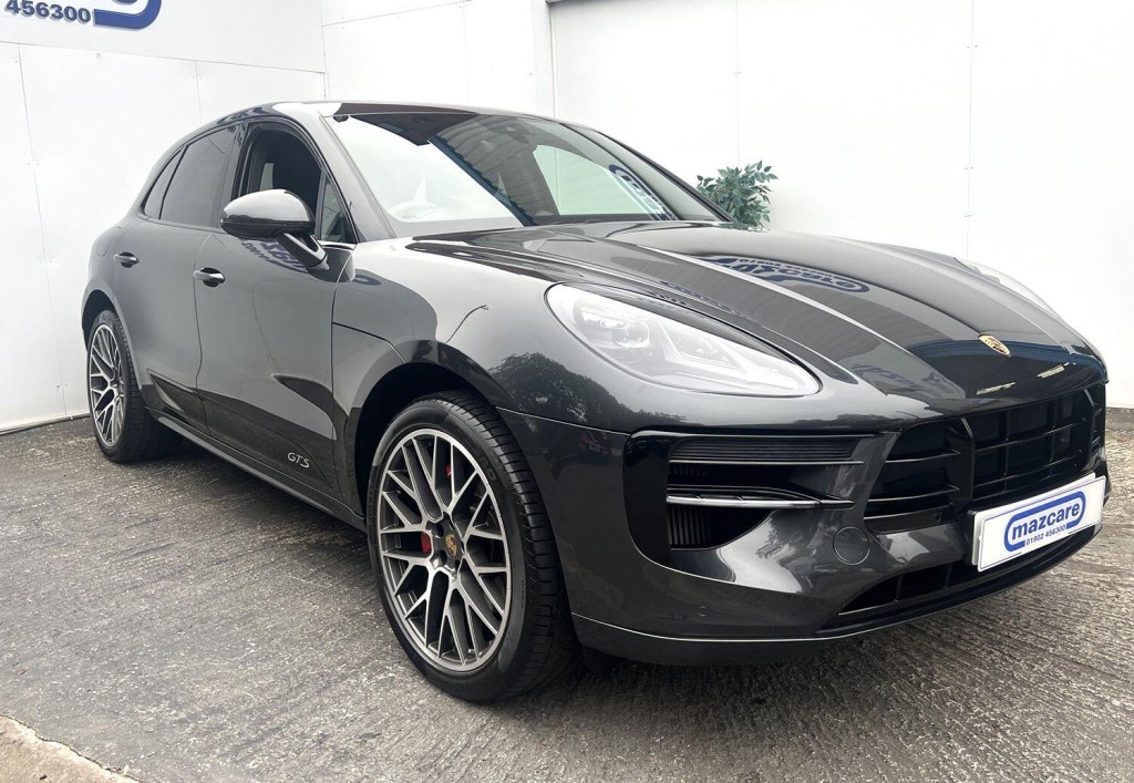 PORSCHE MACAN
