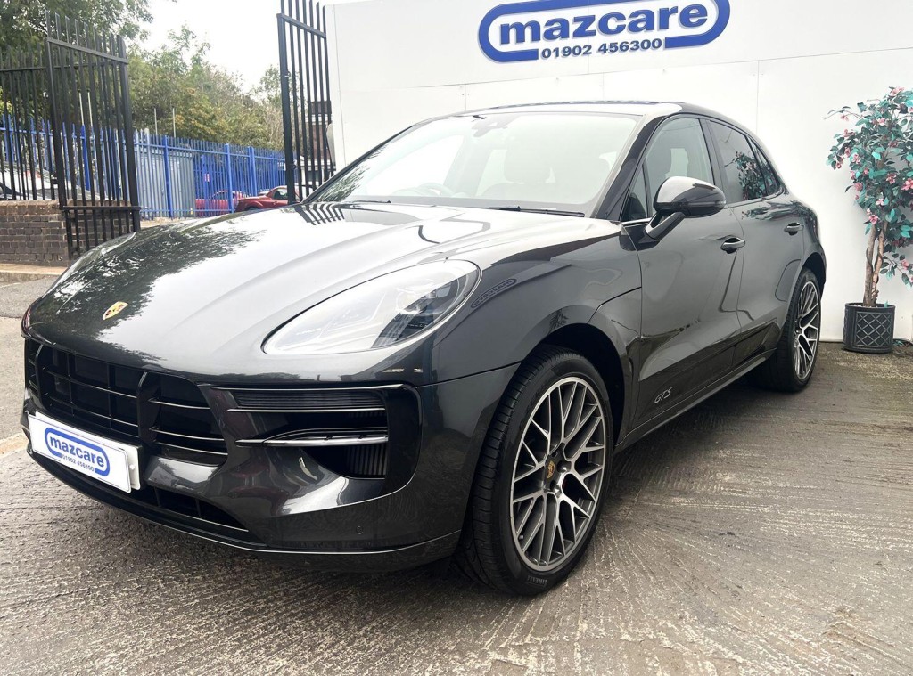 PORSCHE MACAN