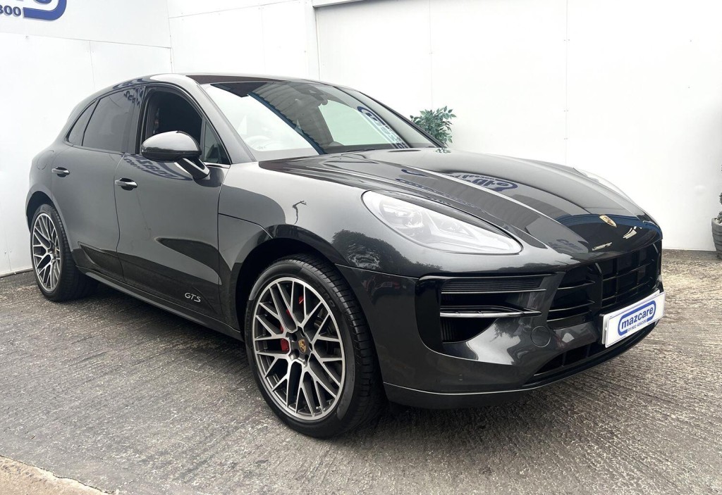 PORSCHE MACAN