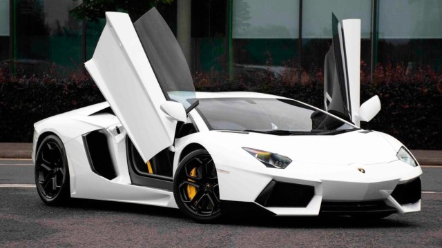 LAMBORGHINI AVENTADOR
