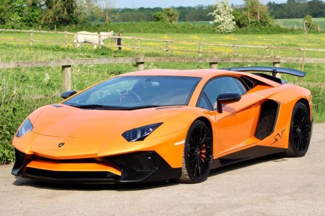 LAMBORGHINI AVENTADOR