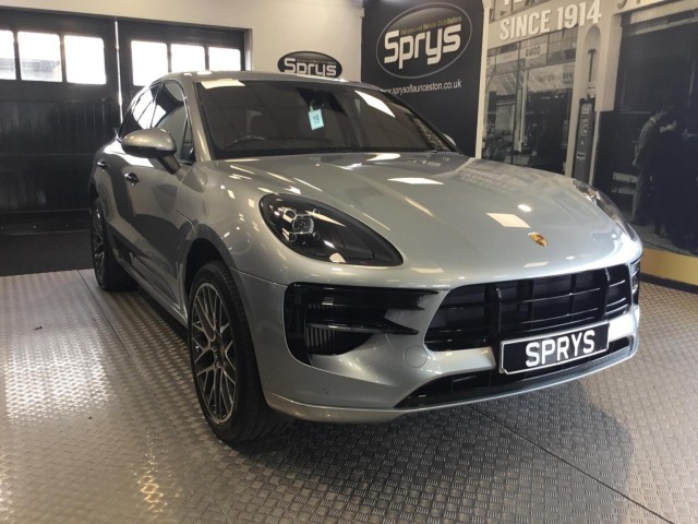 PORSCHE MACAN