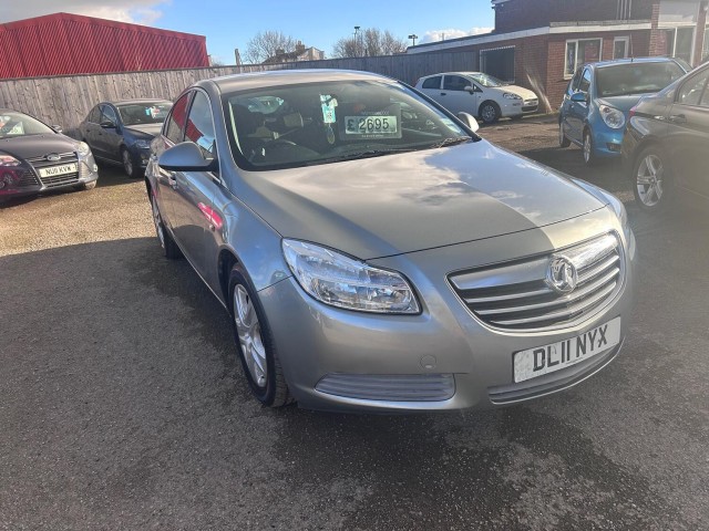VAUXHALL INSIGNIA 1.8 16V Exclusiv