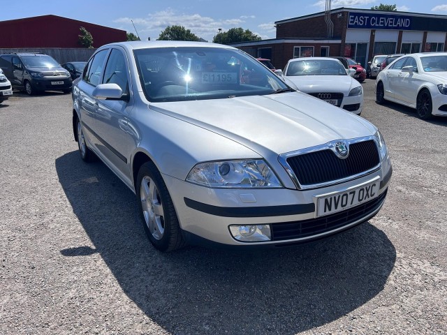 SKODA OCTAVIA 1.6 FSI Elegance