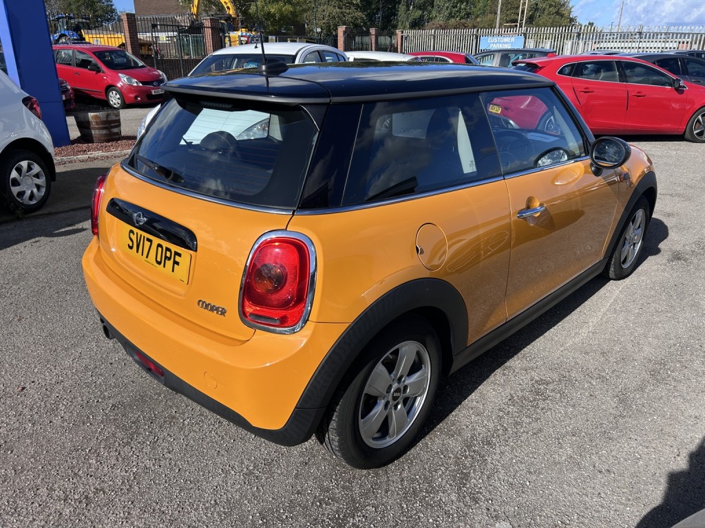MINI HATCH