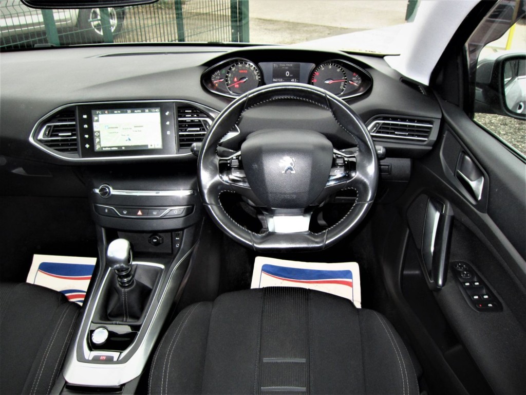 PEUGEOT 308