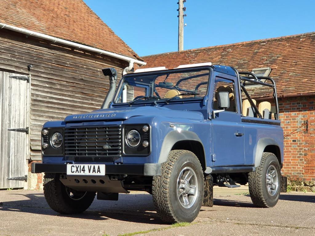LAND ROVER DEFENDER