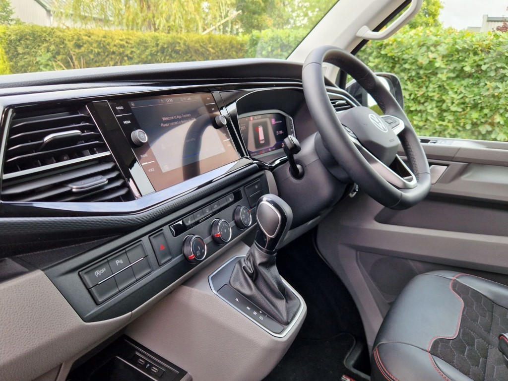 VOLKSWAGEN TRANSPORTER