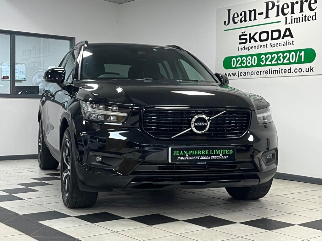 VOLVO XC40