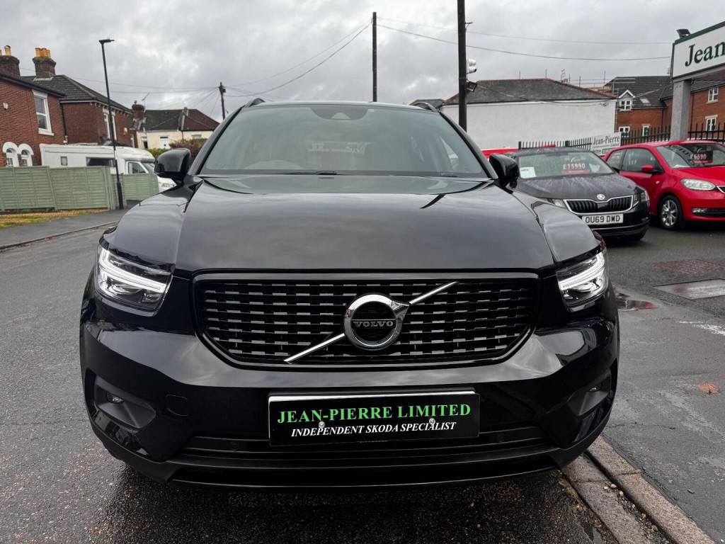 VOLVO XC40