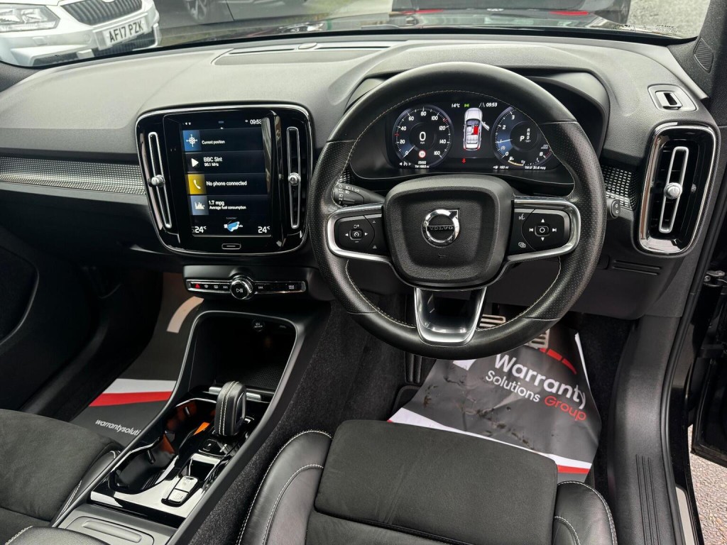 VOLVO XC40