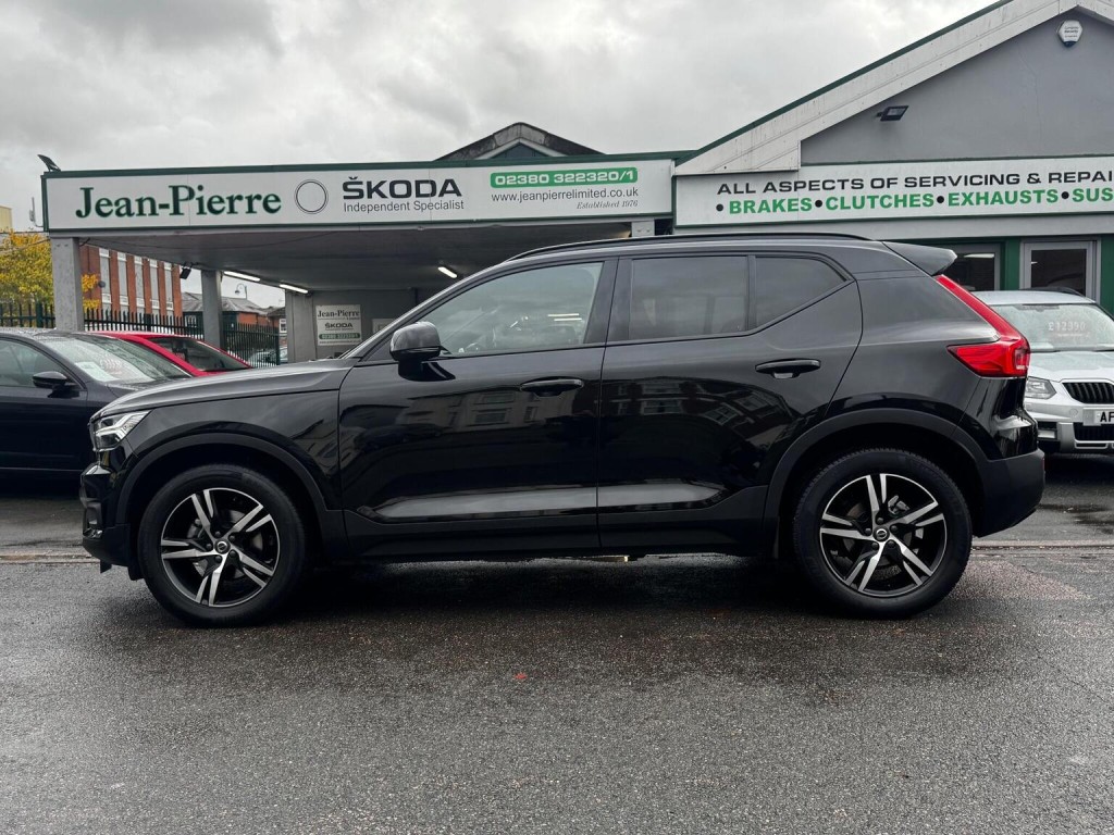 VOLVO XC40