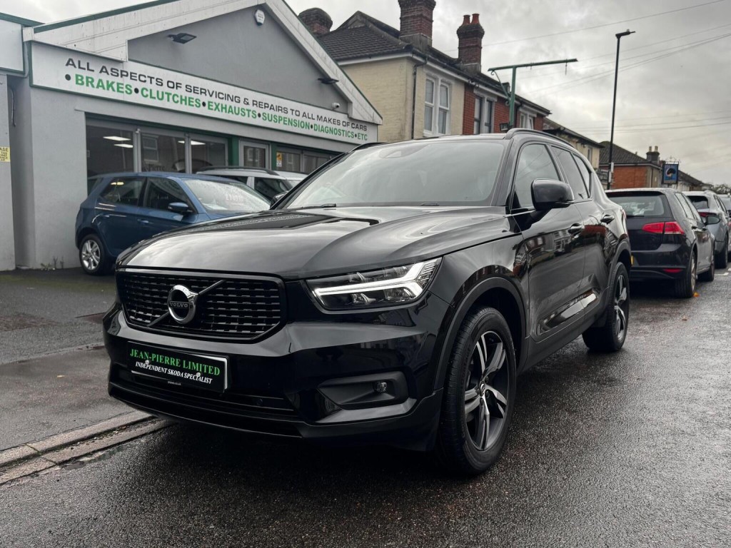 VOLVO XC40