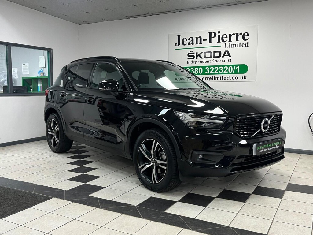 VOLVO XC40