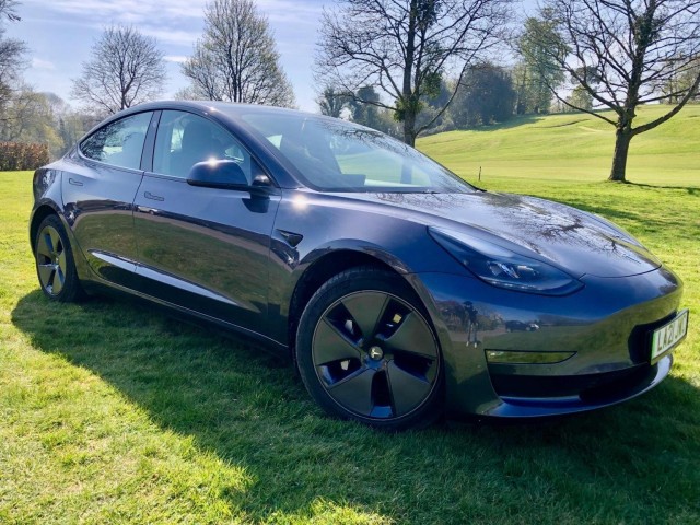 TESLA MODEL 3 (Dual Motor) Long Range Auto 4WDE 4dr