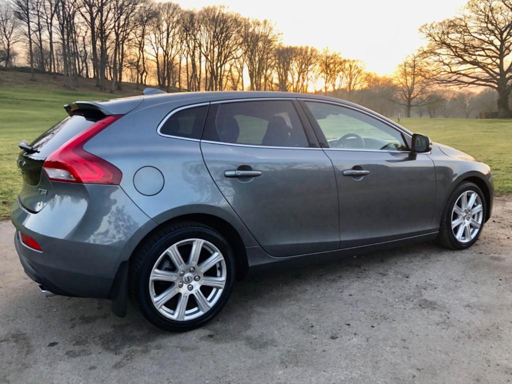 VOLVO V40