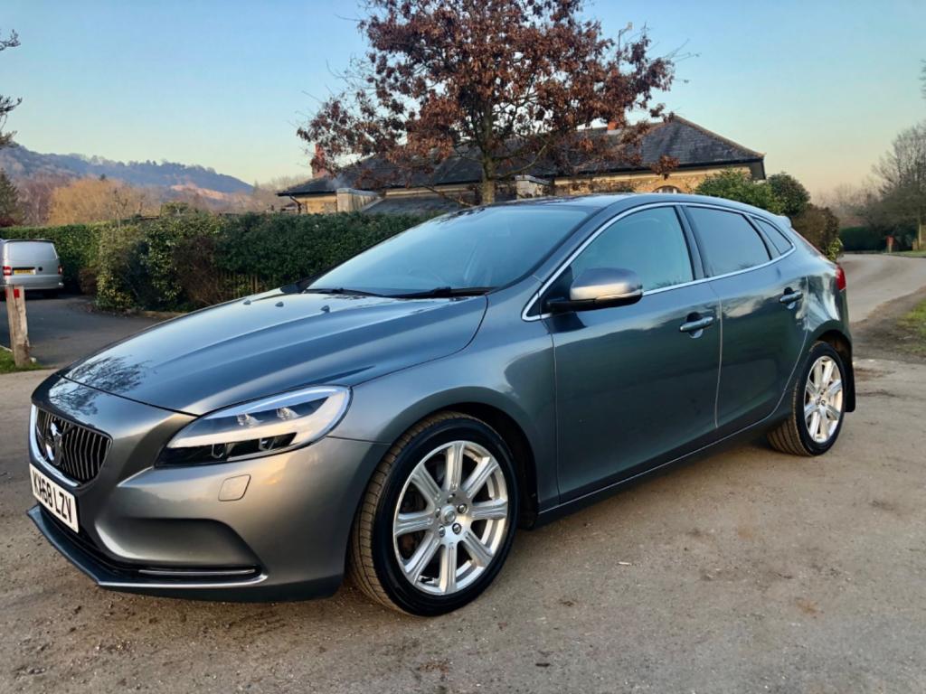 VOLVO V40