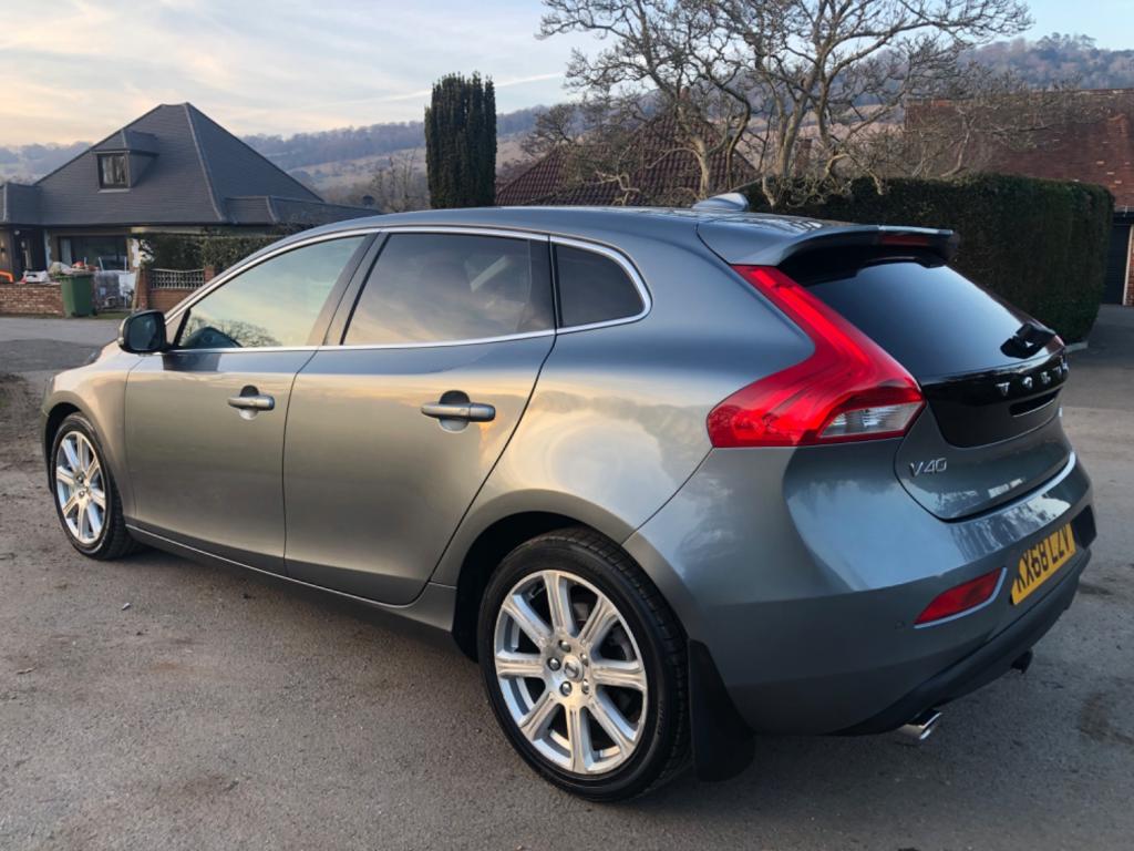 VOLVO V40