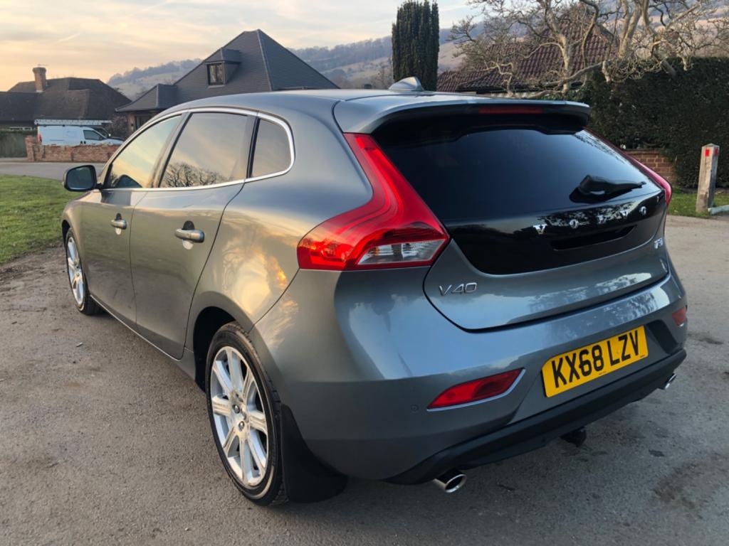 VOLVO V40