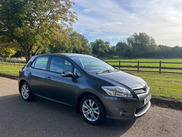 TOYOTA AURIS 1.6 V-Matic Colour Collection Euro 5 5dr