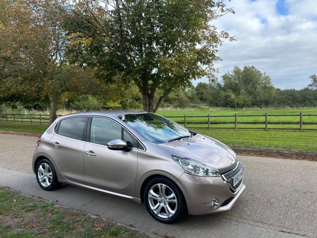 PEUGEOT 208 1.2 VTi Allure Euro 5 5dr