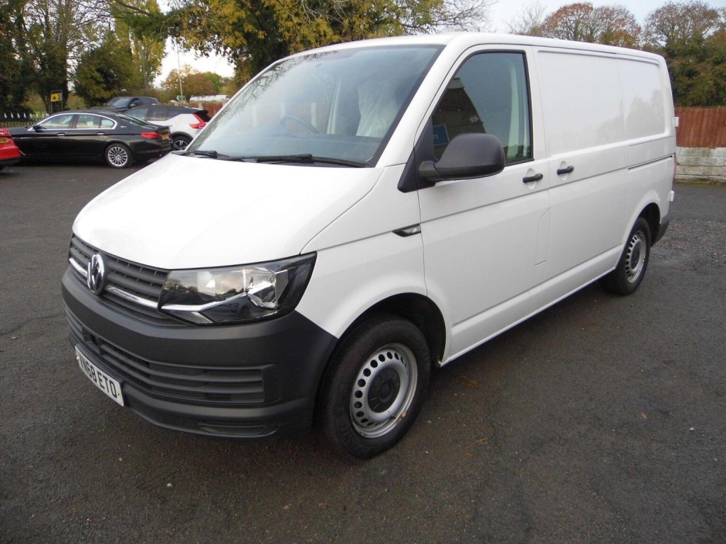 View VOLKSWAGEN TRANSPORTER 2.0 TDI T28 BlueMotion Tech Startline FWD SWB Euro 6 (s/s) 5dr